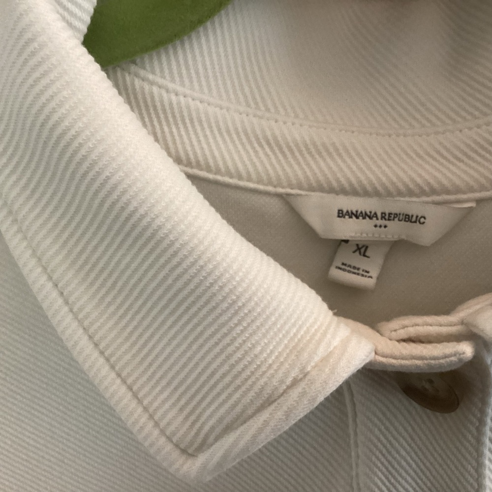 Banana Republic Women’s Off-White Sweater with Classic Collar NWOT - Picture 2 of 4